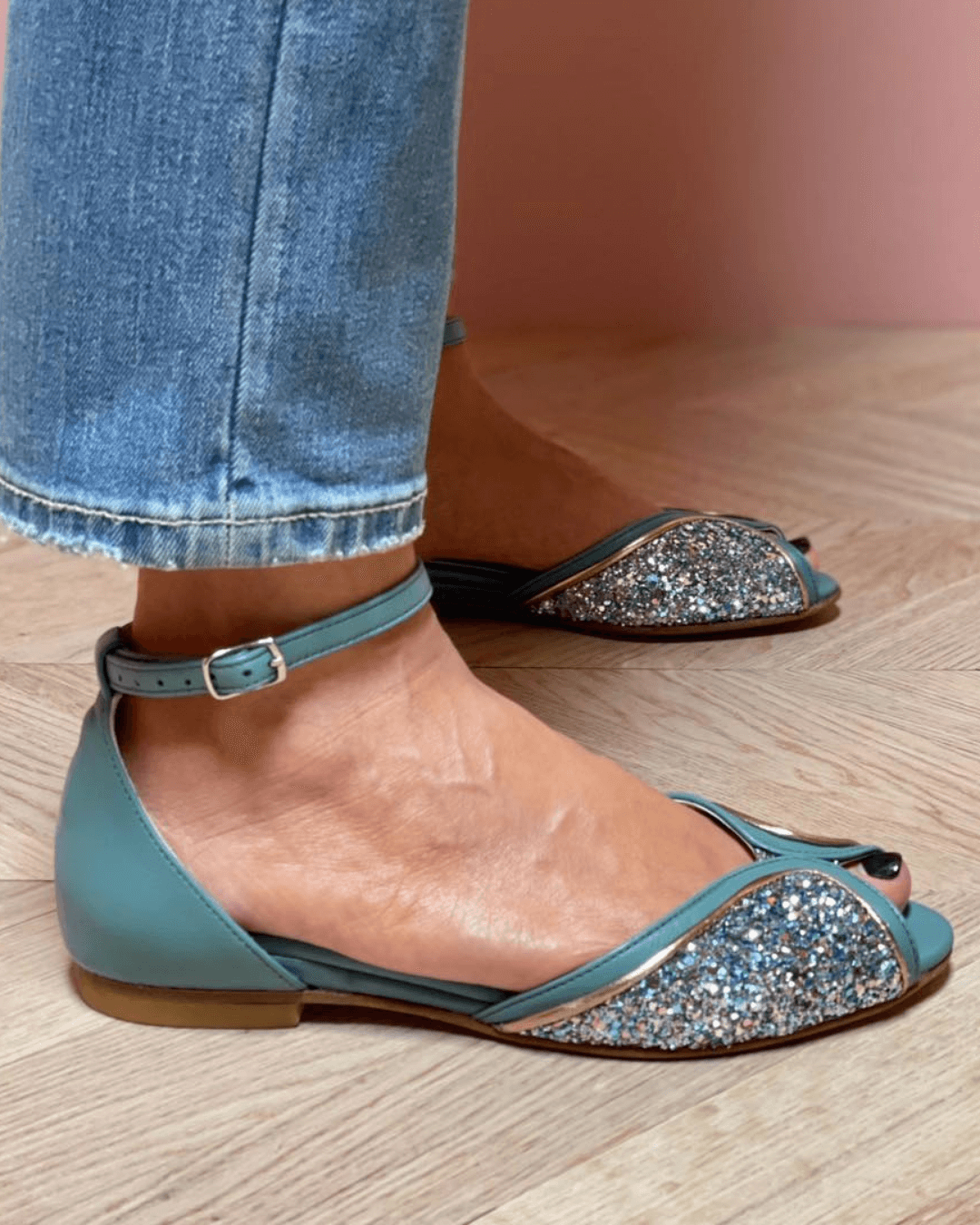 BRIGITTA | Elegant Glitter Flat Sandals Perfect for Any Occasion