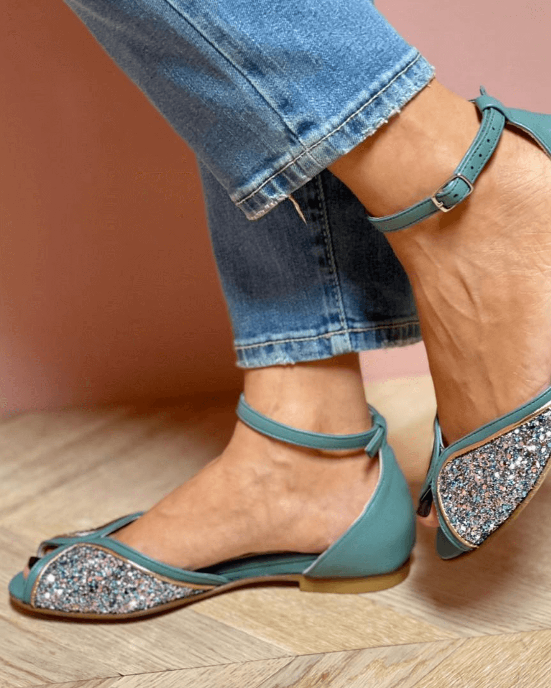 BRIGITTA | Elegant Glitter Flat Sandals Perfect for Any Occasion