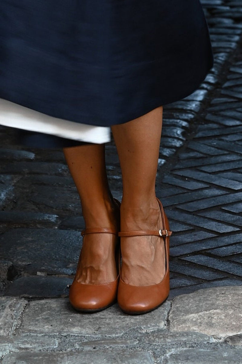 Caella™ | Elegant strappy sandals with a chunky heel, perfect for any occasion