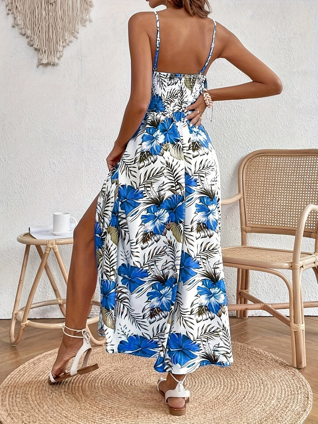 Javor - Floral Maxi Dress with V-Neck and Straps