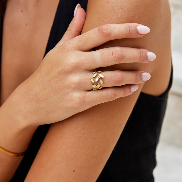 Serene™ | Polished Leaf Ring