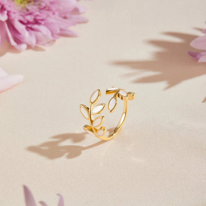 Serene™ | Polished Leaf Ring