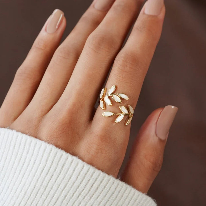 Serene™ | Polished Leaf Ring