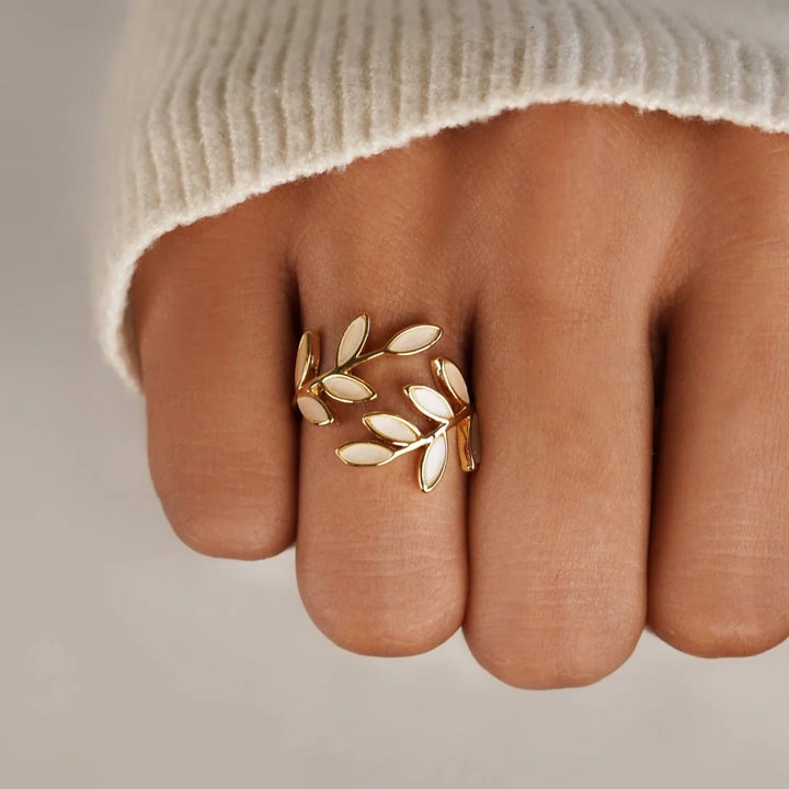 Serene™ | Polished Leaf Ring