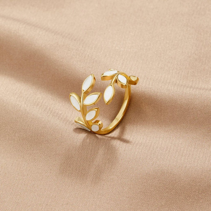 Serene™ | Polished Leaf Ring