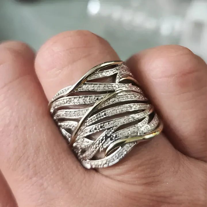 Liora™ | Sculpted Spiral Band