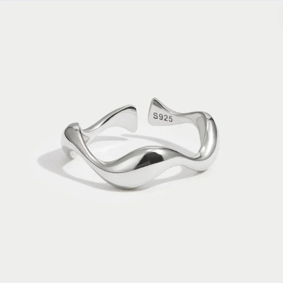 Nola™ | Wavy Minimalist Ring